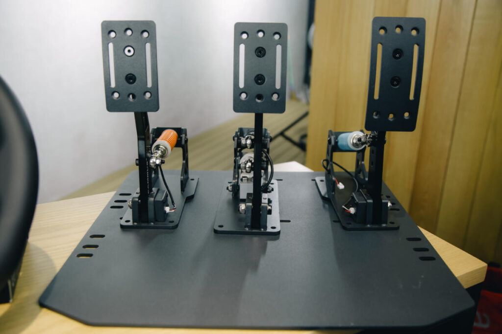 LC100 Pedals